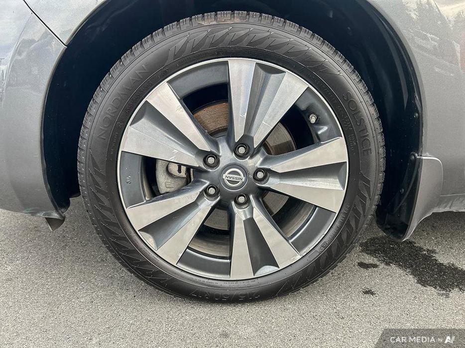 2016 Nissan LEAF SV display photo