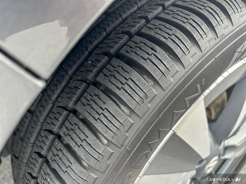 2016 Nissan LEAF SV display photo