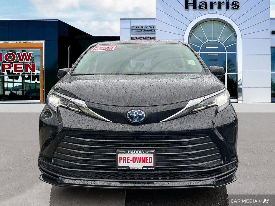 2023 Toyota Sienna LE | No Reported Accidents! display photo