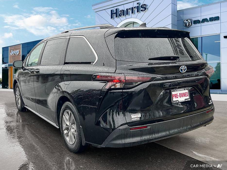 2023 Toyota Sienna LE | No Reported Accidents! display photo