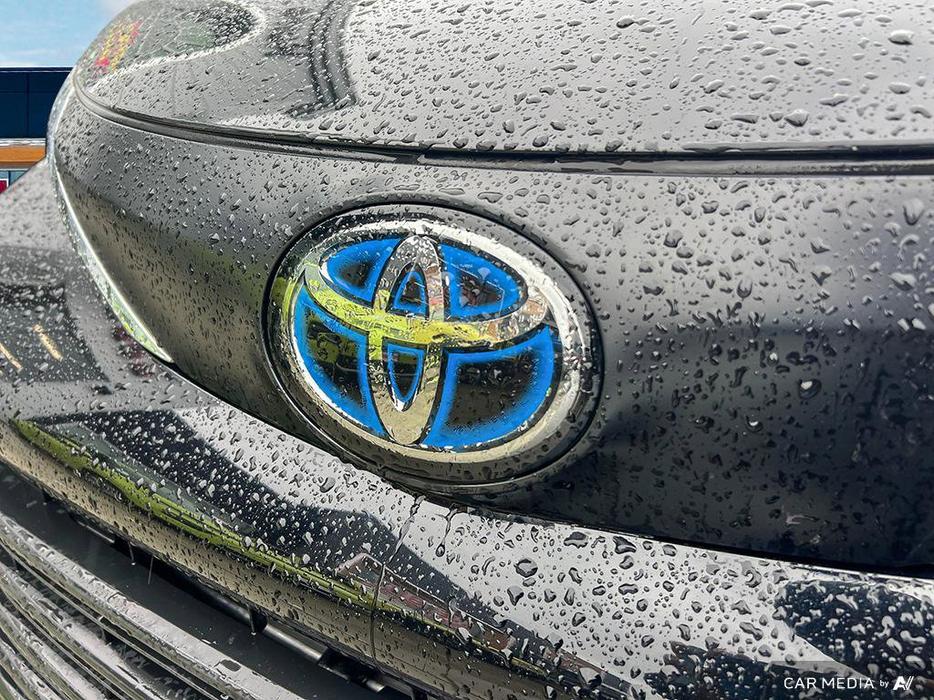 2023 Toyota Sienna LE | No Reported Accidents! display photo