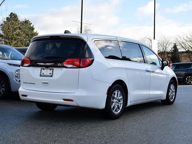 2022 Chrysler Grand Caravan SXT - Power Drivers Seat, Dual Climate image 5