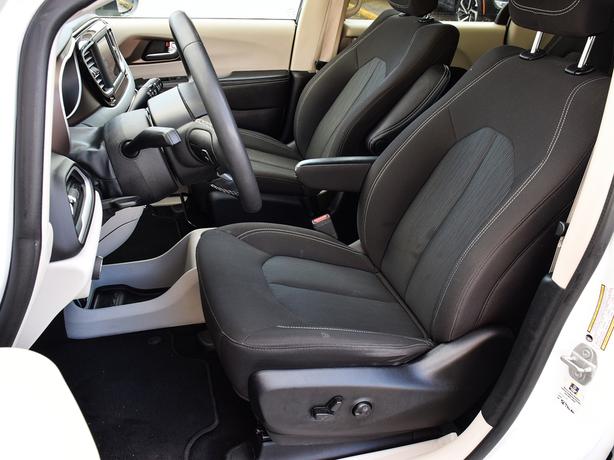 2022 Chrysler Grand Caravan SXT - Power Drivers Seat, Dual Climate image 8