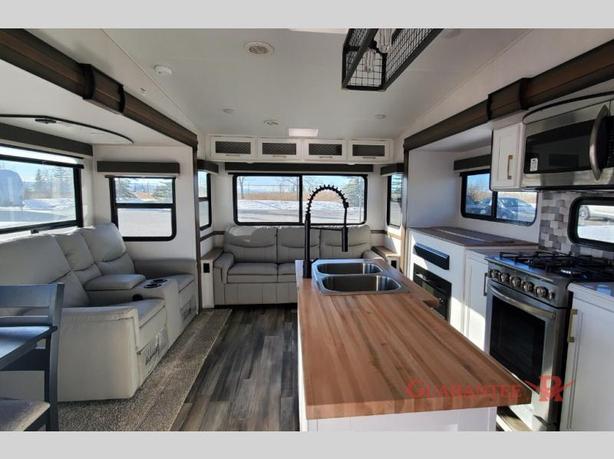 Used 2022 Prime Time RV Crusader 305RLP image 8