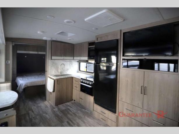 Used 2022 Grand Design Imagine 2800BH image 8
