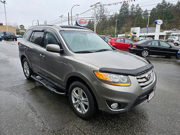 2011 Hyundai  Santa Fe GLS image 1