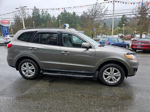 2011 Hyundai  Santa Fe GLS image 2