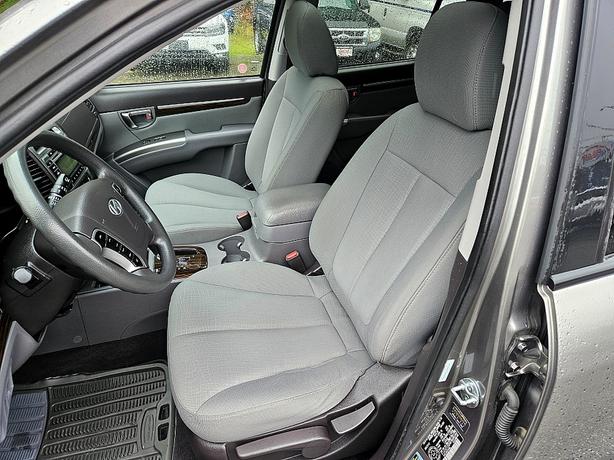 2011 Hyundai  Santa Fe GLS image 7