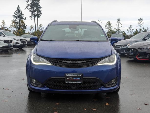 2019 Chrysler Pacifica Limited - DVD Player, Sunroof, Heated Seats, NAV image 3