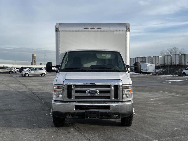 2017 Ford Econoline E-450 16 Foot Cube Van image 3