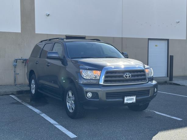 2011 Toyota Sequoia image 1
