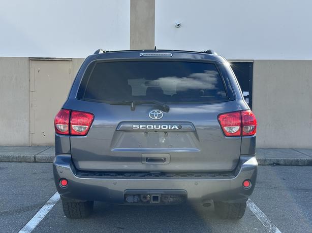2011 Toyota Sequoia image 5