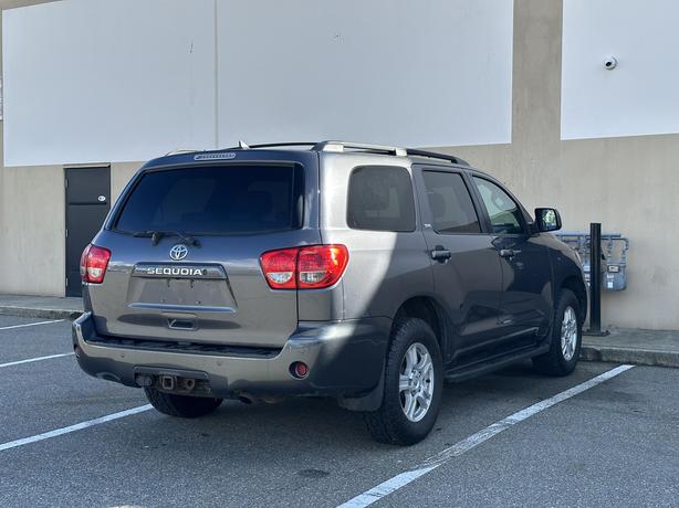 2011 Toyota Sequoia image 6