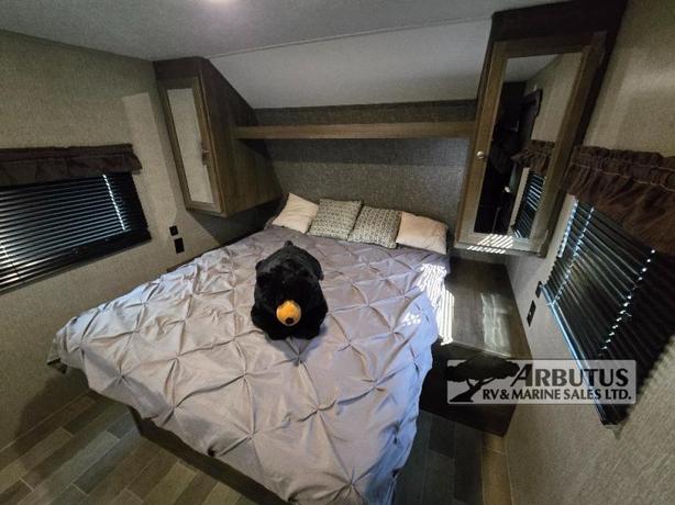 Used 2019 Dutchmen RV Coleman Lantern LT Series 18RB image 7
