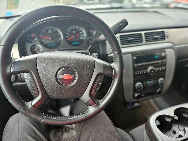 2008 Chevrolet  Avalanche LT w/1LT image 8
