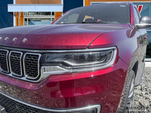 2023 Jeep Wagoneer L Series II 4x4 | Pano Sunroof | Heated Seats! image 8