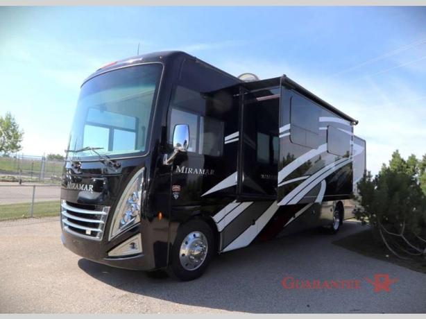 Used 2023 Thor Motor Coach Miramar 35.2 image 3