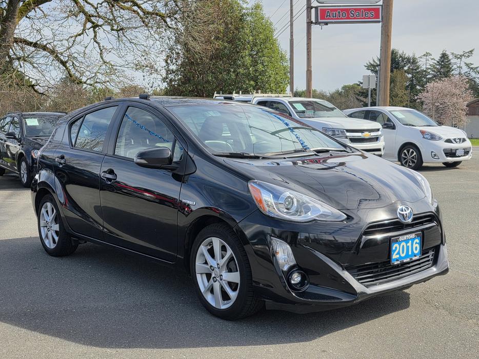 2016 Toyota Prius c display photo