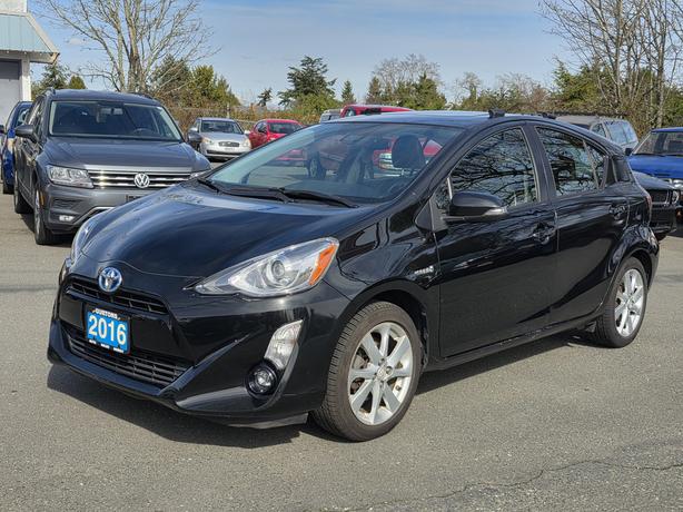 2016 Toyota Prius c image 3