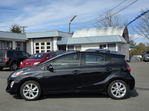 2016 Toyota Prius c image 4