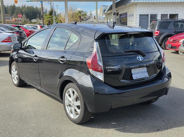 2016 Toyota Prius c image 5
