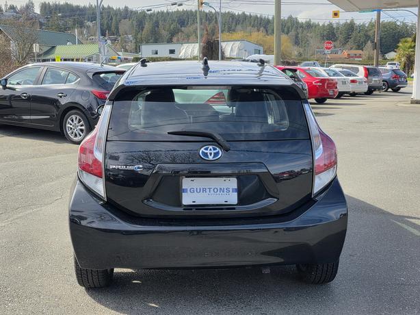 2016 Toyota Prius c image 6