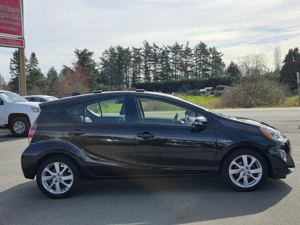 2016 Toyota Prius c image 8