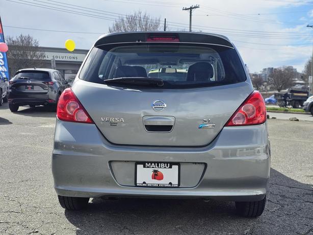 2010 Nissan Versa 5dr HB I4 CVT 1.8 SL image 3
