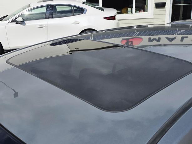 2010 Nissan Versa 5dr HB I4 CVT 1.8 SL image 5