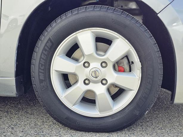 2010 Nissan Versa 5dr HB I4 CVT 1.8 SL image 6