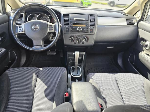 2010 Nissan Versa 5dr HB I4 CVT 1.8 SL image 7