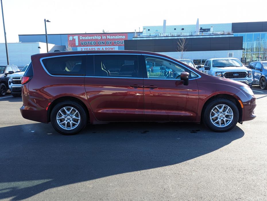 2022 Chrysler Grand Caravan SXT -  Power Doors, Remote Start, Heated Seats display photo