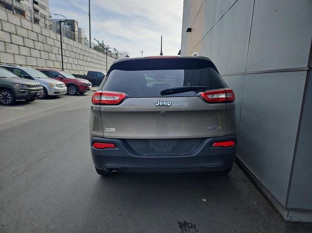 2017 Jeep Cherokee North 4x2 | One Owner! image 5