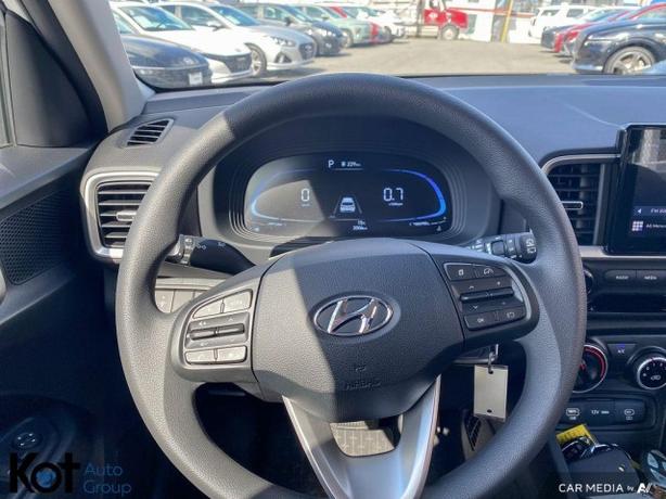 2025 Hyundai Venue Essential image 7