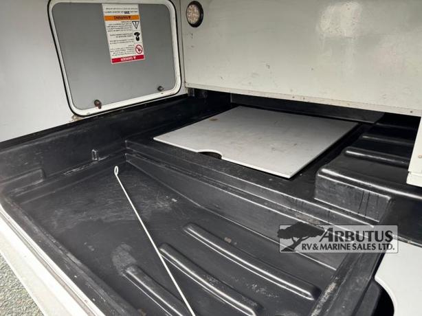 Used 2012 Thor Motor Coach Majestic 23A image 8