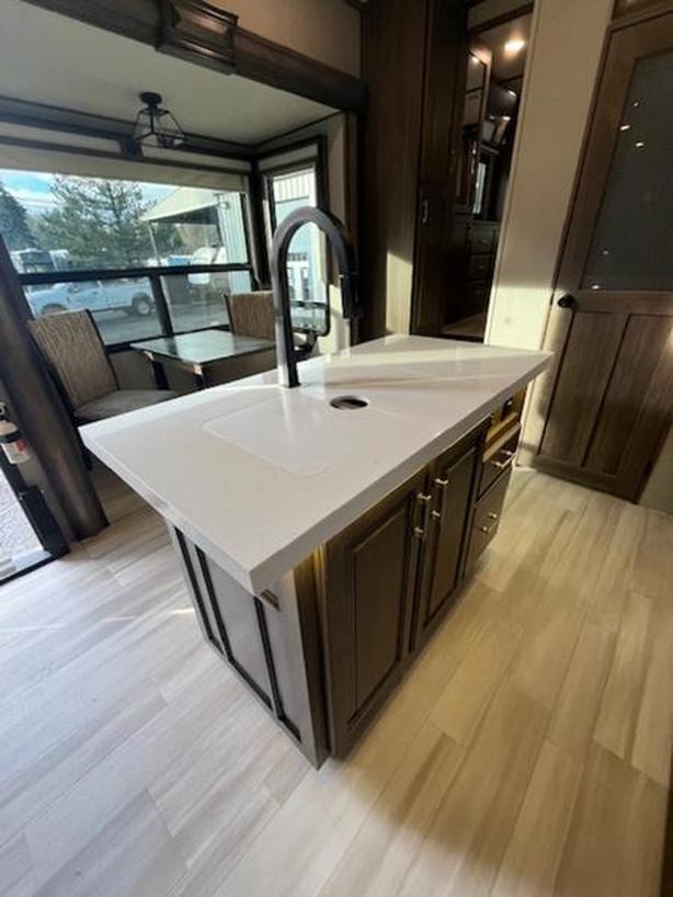 2021 Grand Design Solitude 380FL/380FL-R image 8