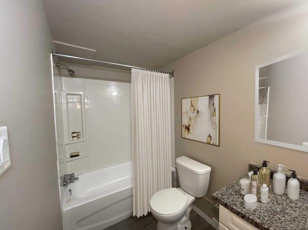 1 bedroom Mainstreet Village image 5