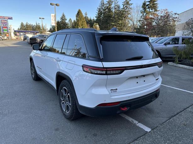 2022 Jeep Grand Cherokee Trailhawk image 3