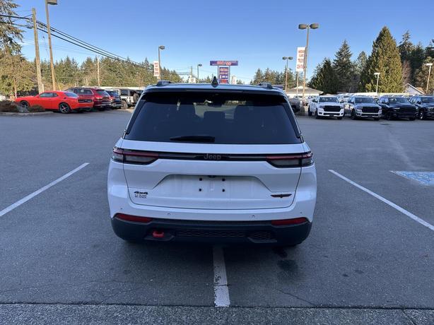 2022 Jeep Grand Cherokee Trailhawk image 4