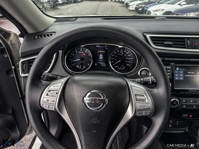 2016 Nissan Rogue SV display photo