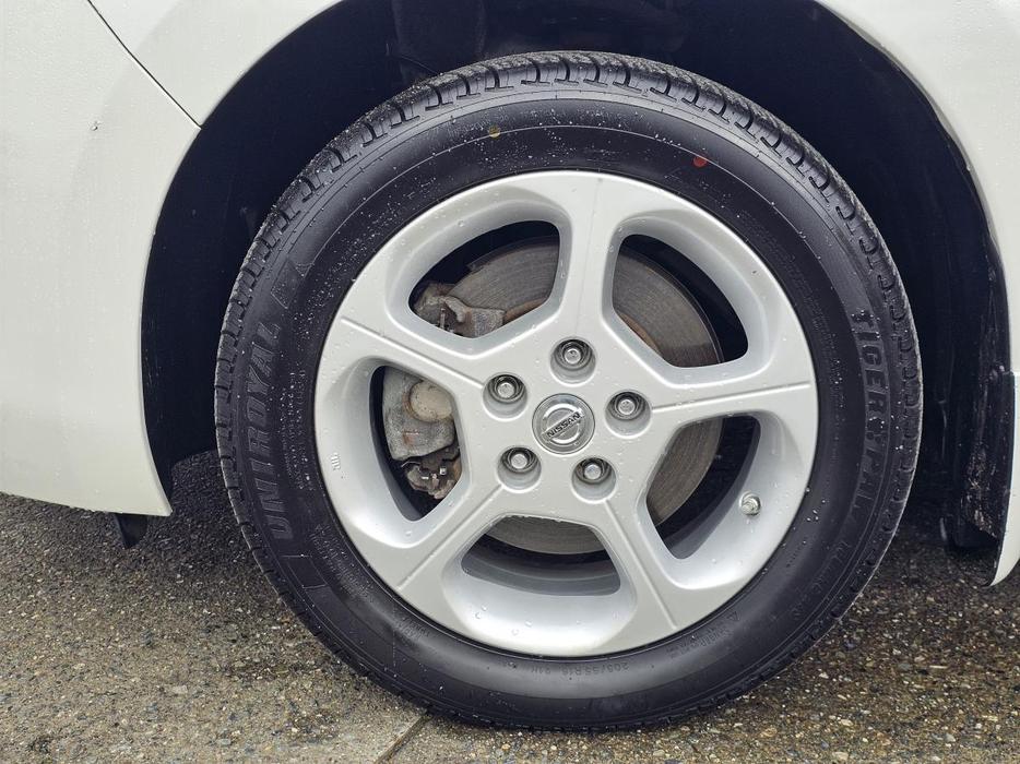 2015 Nissan LEAF 4dr HB SV display photo