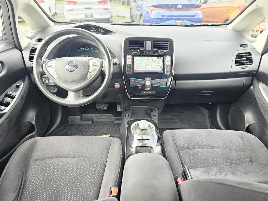 2015 Nissan LEAF 4dr HB SV display photo