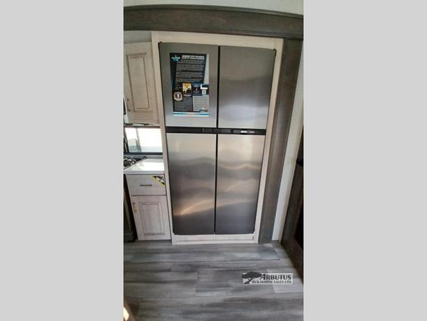 Used 2021 Alliance RV Paradigm 370FB image 5