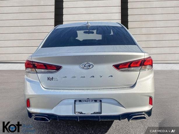 2018 Hyundai Sonata Sport -4 BRAND NEW TIRES! SLEEK RIDE! FINANCING AVAILABLE!! image 5