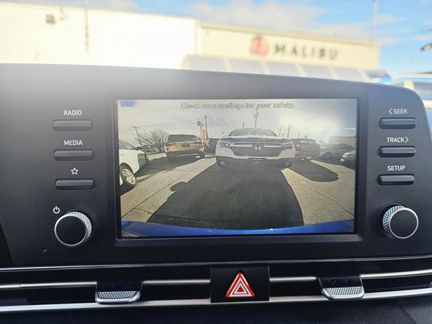 2021 Hyundai Elantra Preferred IVT image 7