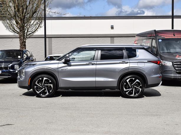 2024 Mitsubishi Outlander PHEV SEL - Panoramic Sunroof, Power Liftgate, Leather image 2