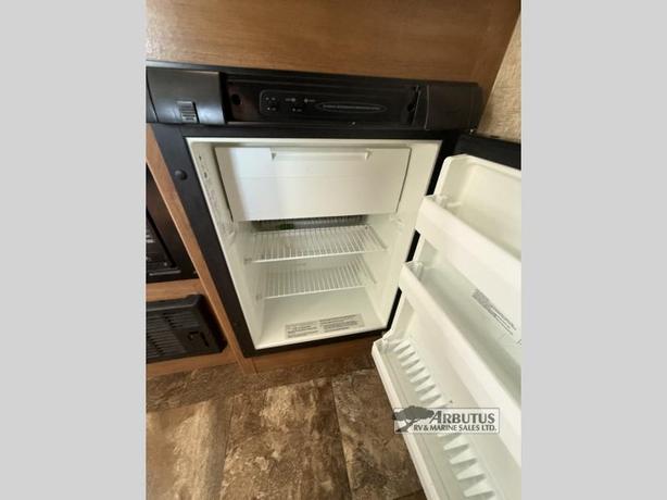 Used 2015 Coachmen RV Apex Ultra-Lite 191RBS image 8