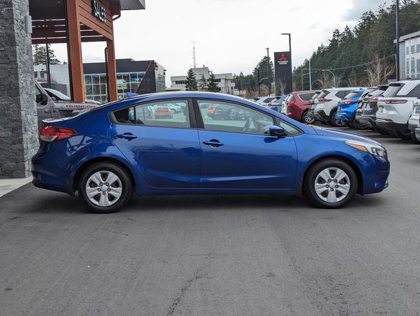 2017 Kia Forte LX - Heated Seats, Android Auto/Apple CarPlay image 5