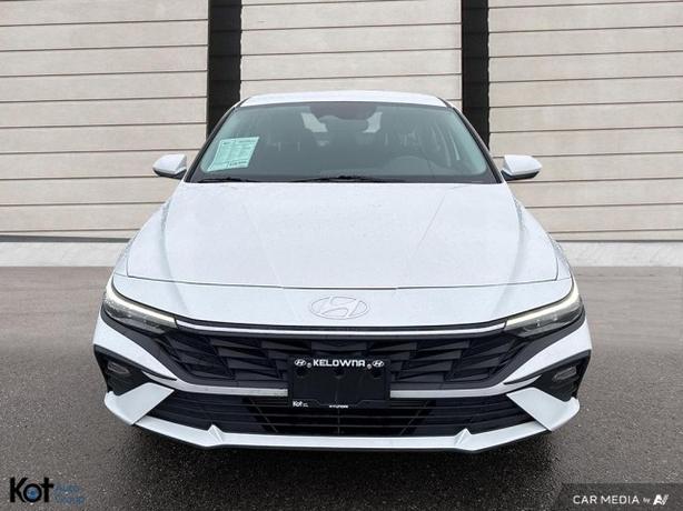 2024 Hyundai Elantra Essential HEATED SEATS! APPLE CARPLAY! image 2