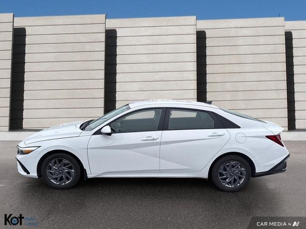 2024 Hyundai Elantra Essential HEATED SEATS! APPLE CARPLAY! image 3